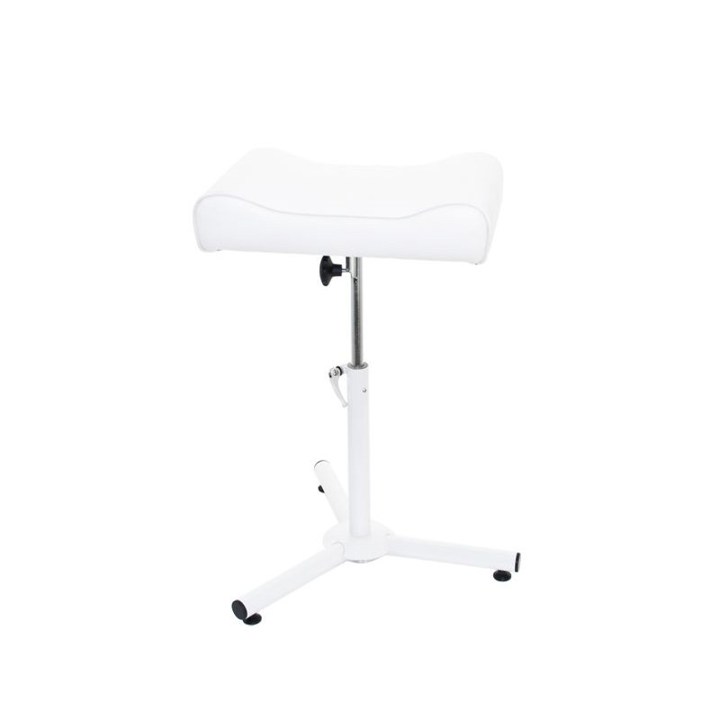 Wide footrest for pedicure